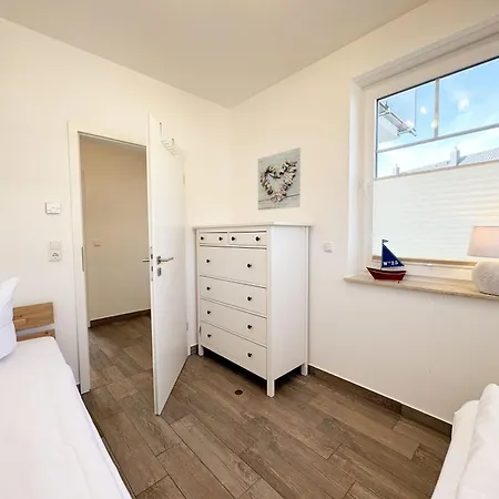 Apartment Haus Moewe Whg 03 Mit Terrasse & Kamin Thiessow